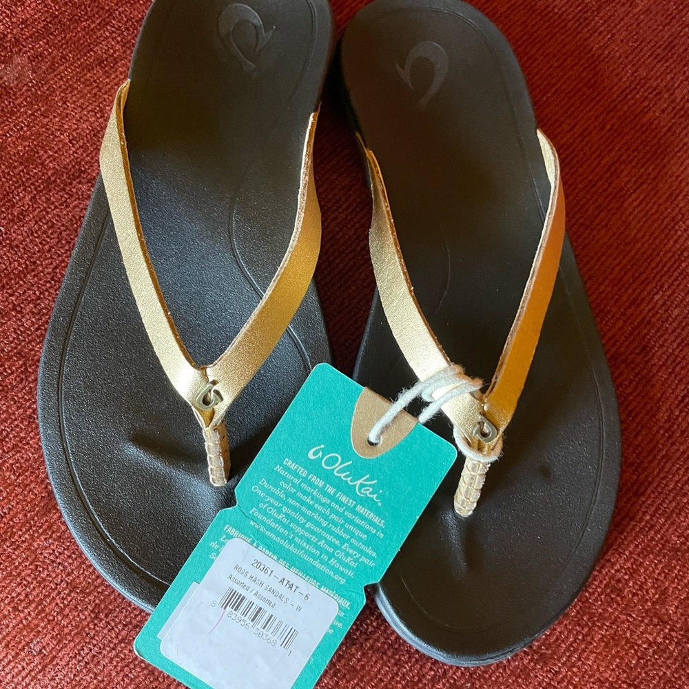 OluKai Women's Tan and Black Sandals